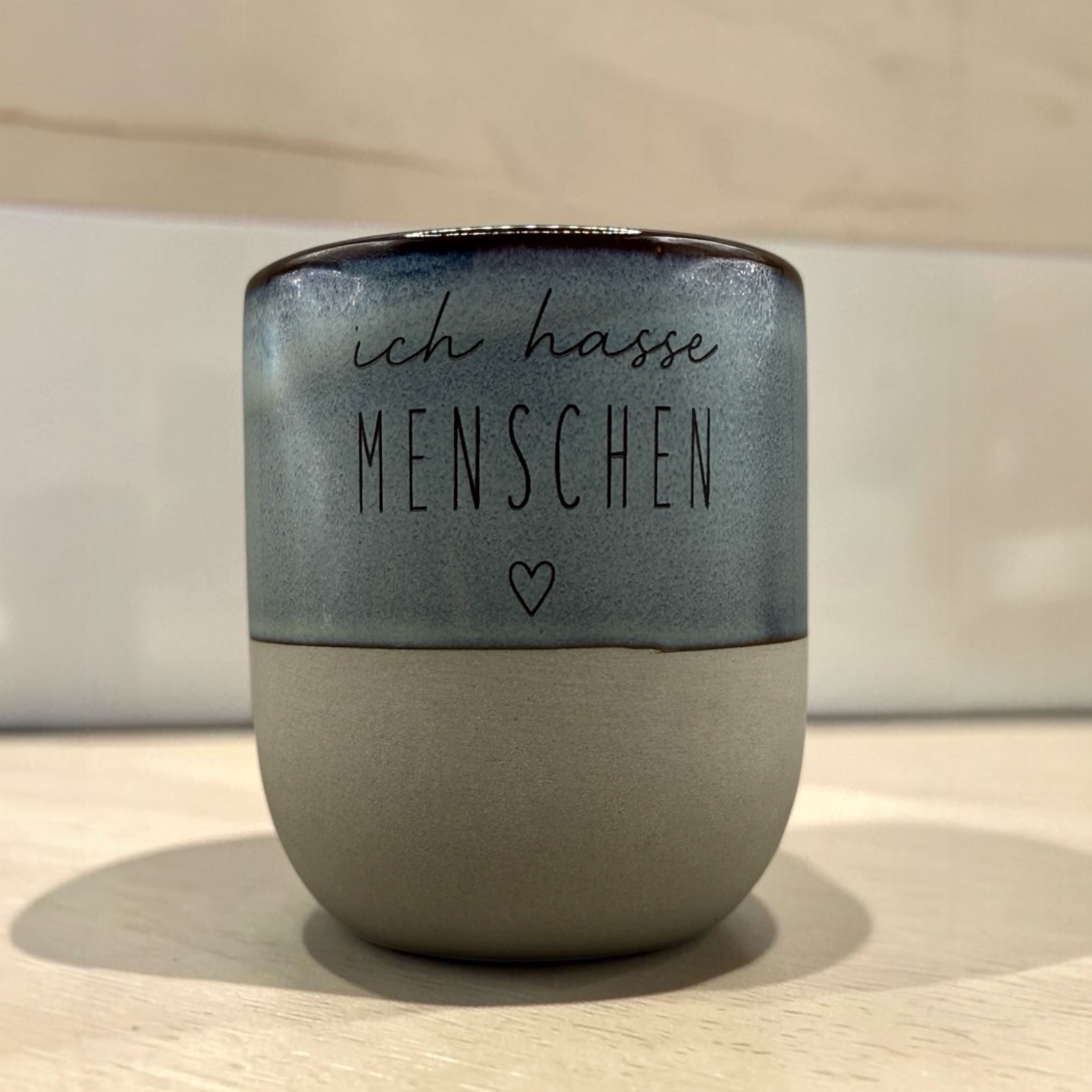 Keramiktasse mit Spruch – Ich hasse Menschen – Lustige Tasse für Morgenmuffel