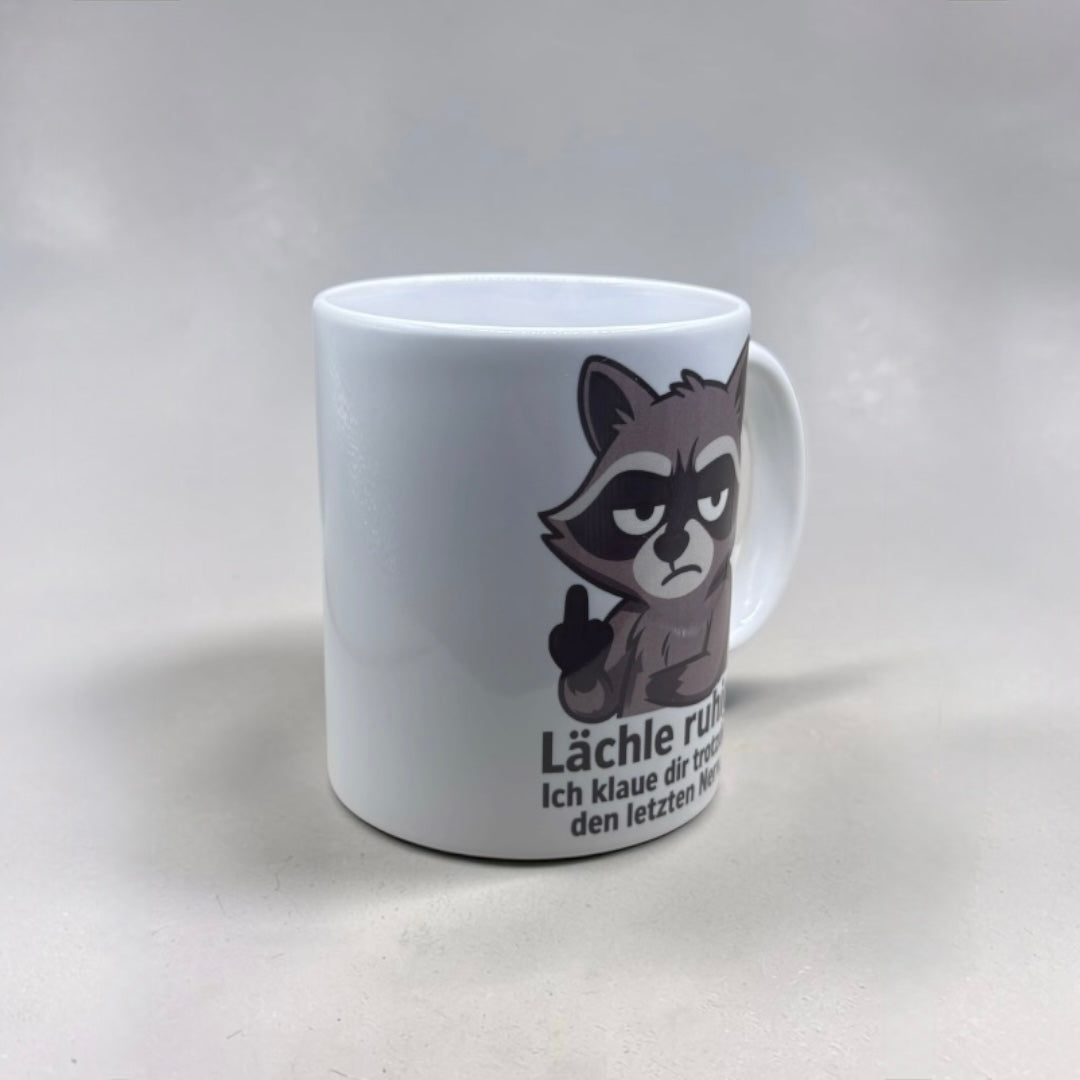 Keramiktasse mit Spruch – Lächle ruhig, ich klaue dir trotzdem den letzten Nerv – Lustige Tasse
