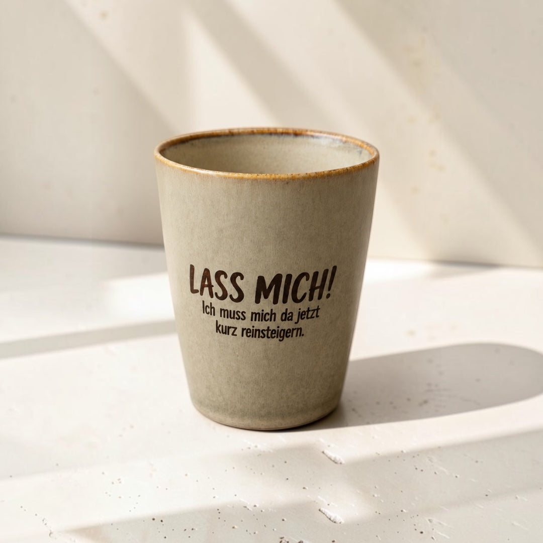 Lustige Tasse mit Gravur „LASS MICH!“ | 220 ml