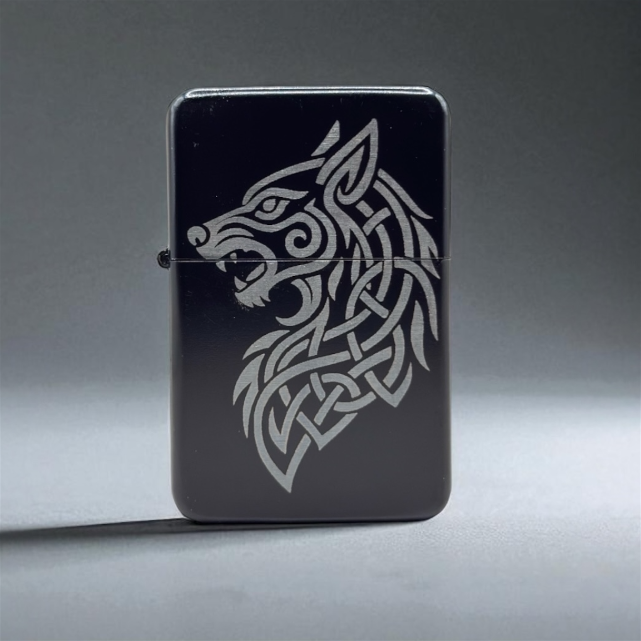 Feuerzeug mit Gravur Wikinger Fenriswolf – Geschenk für Männer