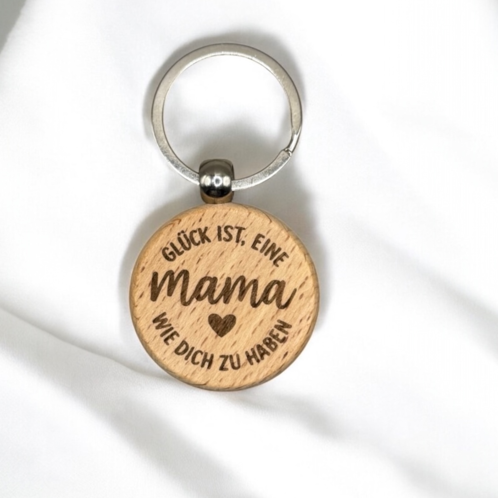 Schlüsselanhänger aus Holz mit Gravur – Geschenk für Mama, Papa, Oma & Opa