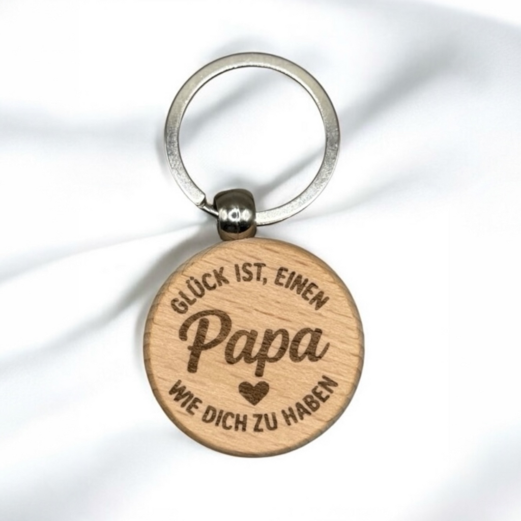 Schlüsselanhänger aus Holz mit Gravur – Geschenk für Mama, Papa, Oma & Opa