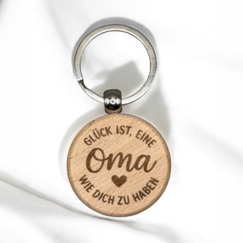 Schlüsselanhänger aus Holz mit Gravur – Geschenk für Mama, Papa, Oma & Opa