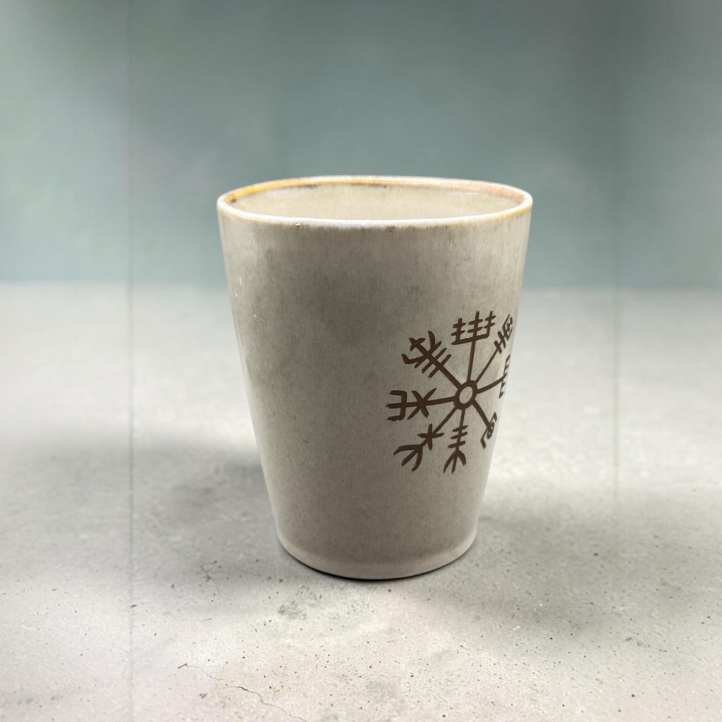 Keramikbecher mit Gravur – Wikinger Kompass Vegvisir – Geschenk für Wikinger Fans