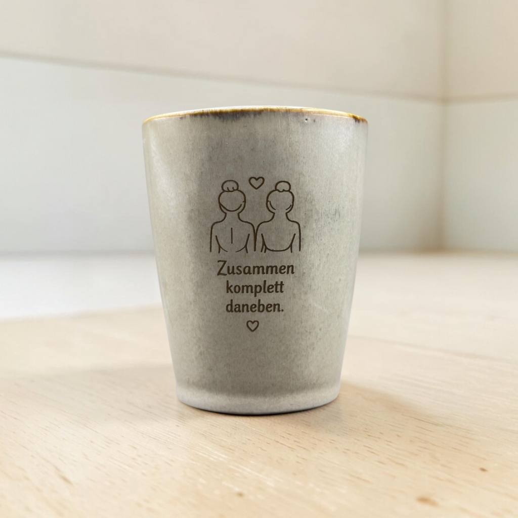 Tasse mit Gravur – Zusammen komplett daneben | 220 ml | Geschenk beste Freundin