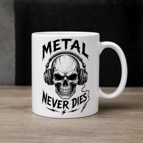 Weiße 330-ml-Metal-Tasse mit Totenkopf-Motiv vor schwarzem Hintergrund