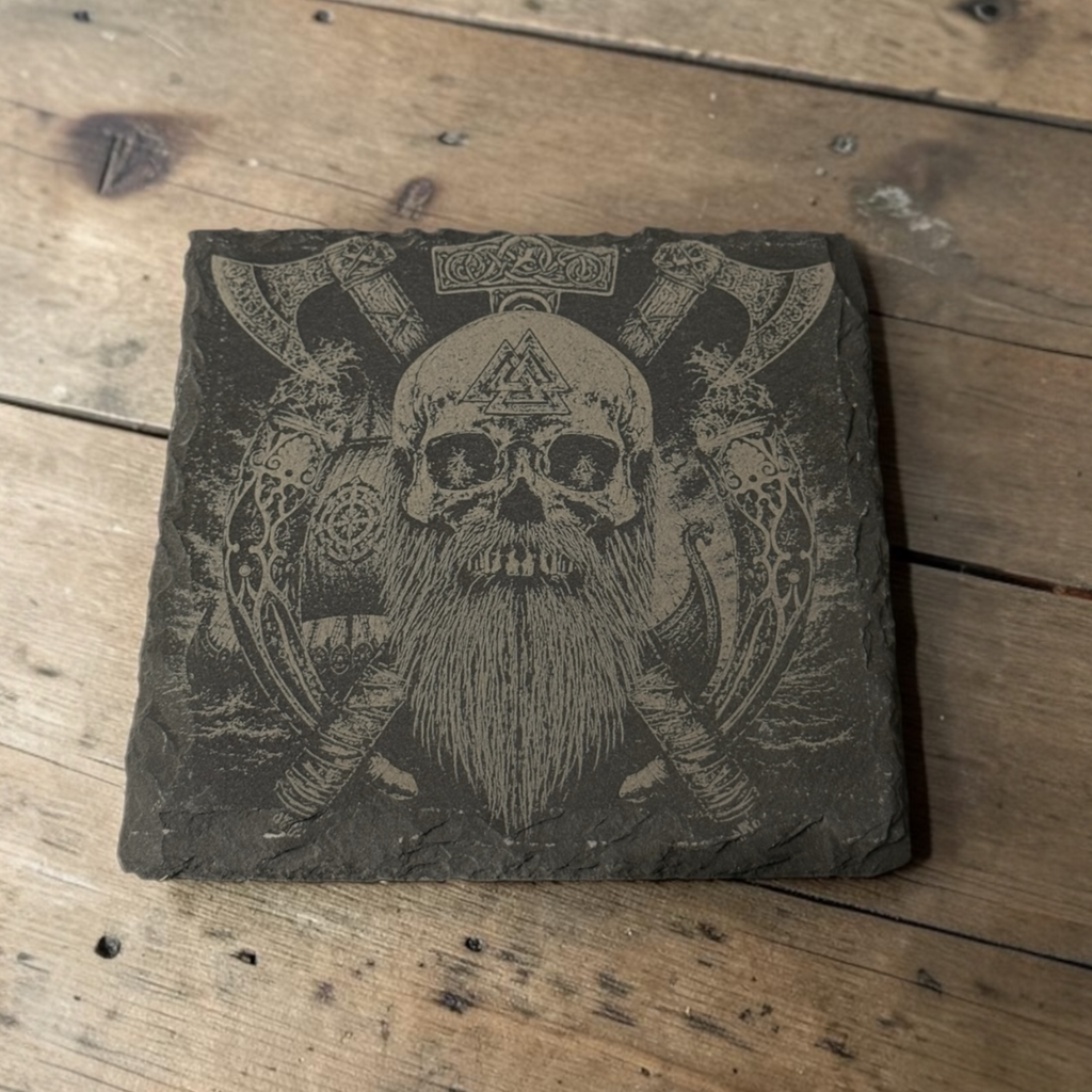 Wikinger Schiefertafel 10x10 cm mit Gravur – Naturschiefer Untersetzer mit Valknut & Nordischer Symbolik
