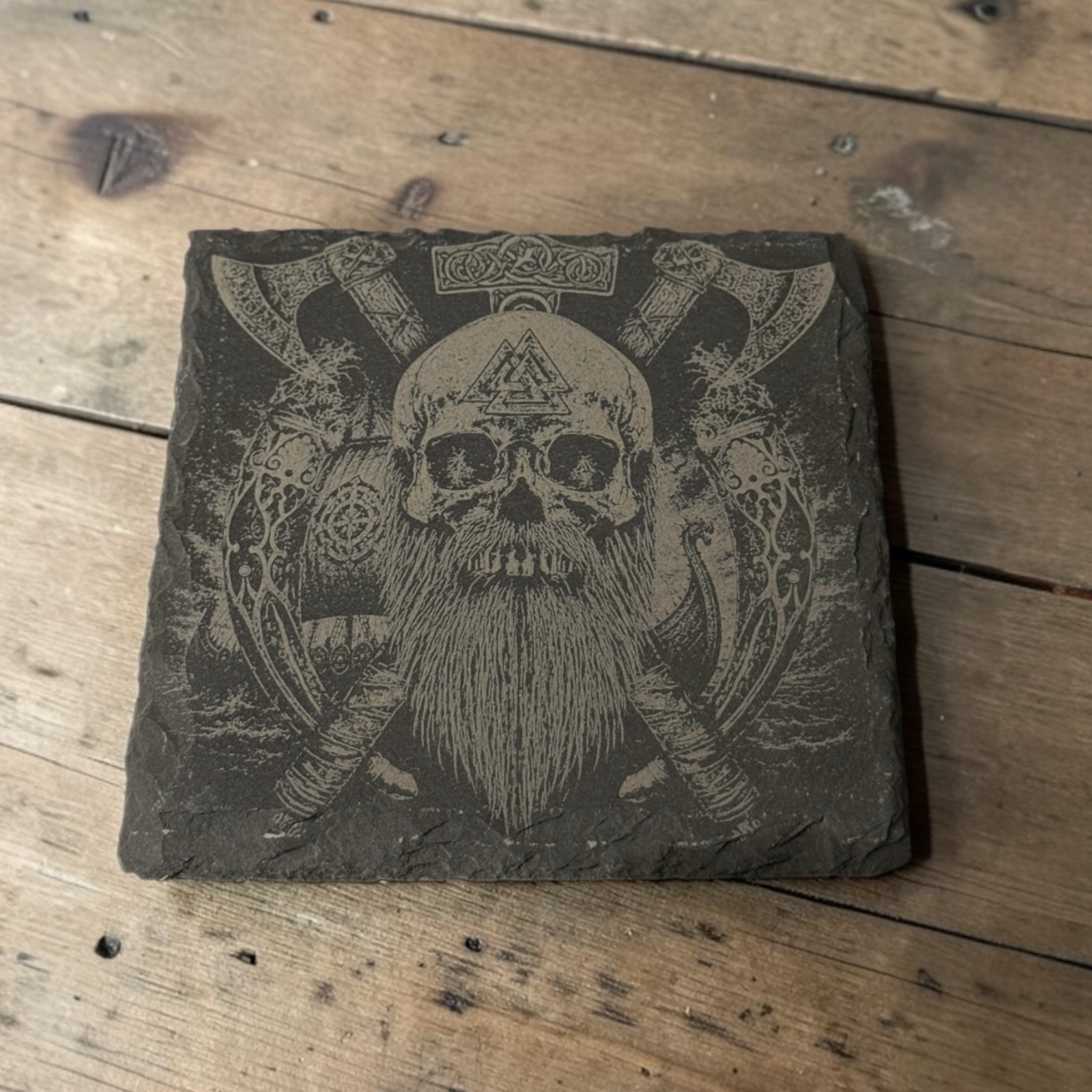 Wikinger Schiefertafel 10x10 cm mit Gravur – Naturschiefer Untersetzer mit Valknut & Nordischer Symbolik