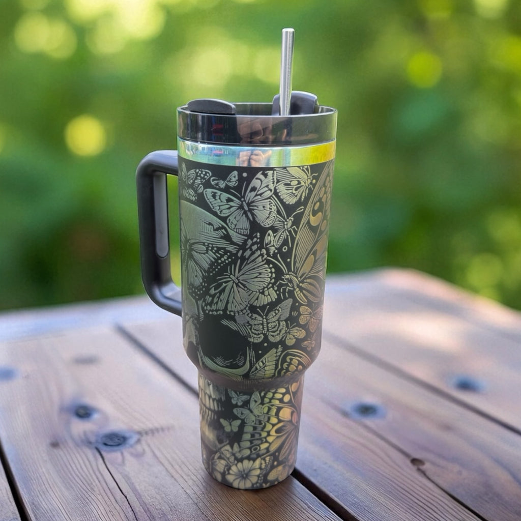 Skull Tumbler Edelstahl Multicolor – 1,2 L | Skull & Butterfly Regenbogen-Design