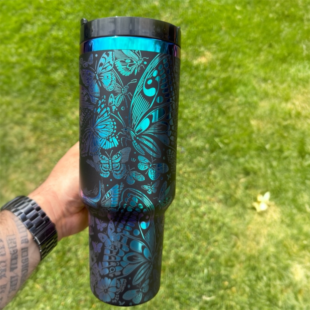 Skull Tumbler Edelstahl Multicolor – 1,2 L | Skull & Butterfly Regenbogen-Design
