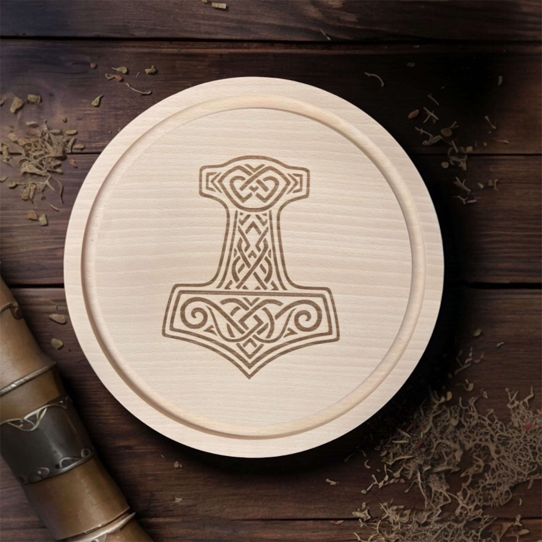 Schneidebrett aus Holz mit Gravur – Wikinger Design Thors Hammer & Wolf