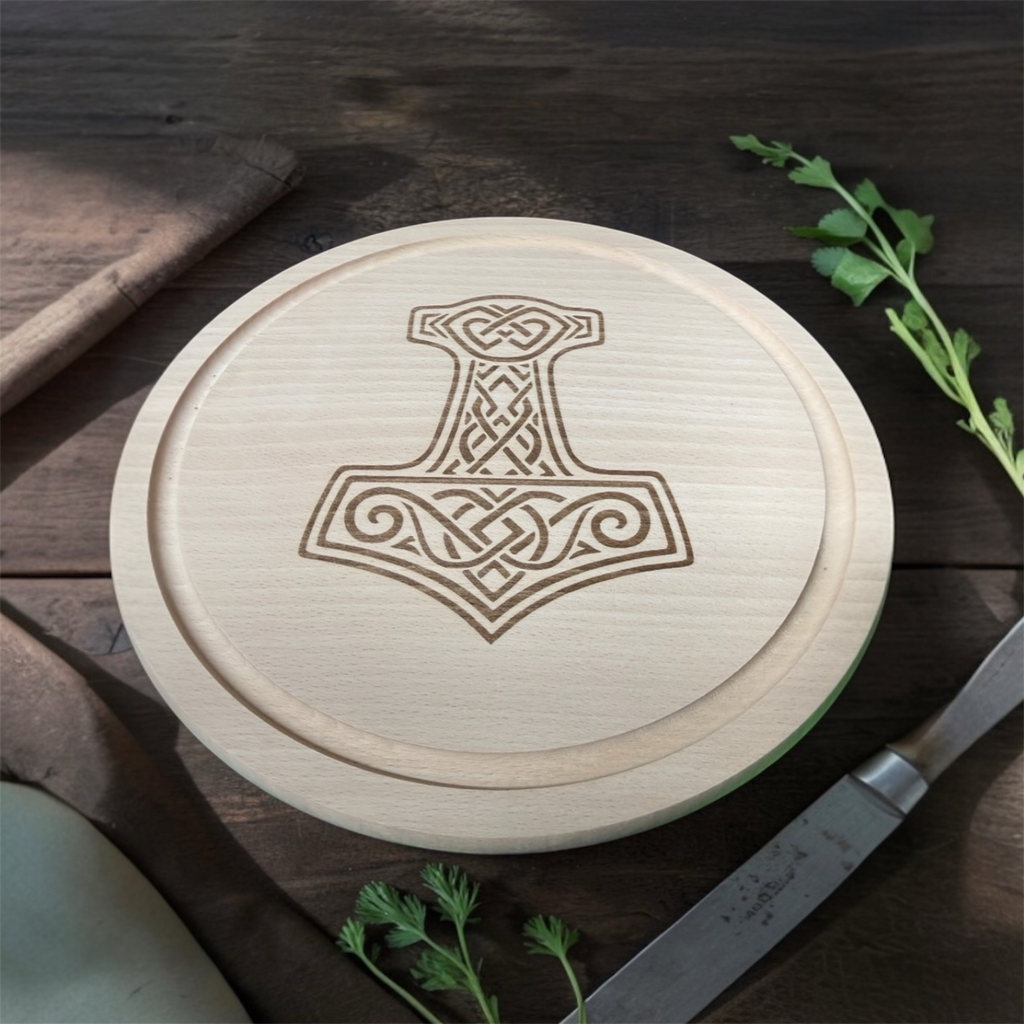 Schneidebrett aus Holz mit Gravur – Wikinger Design Thors Hammer & Wolf