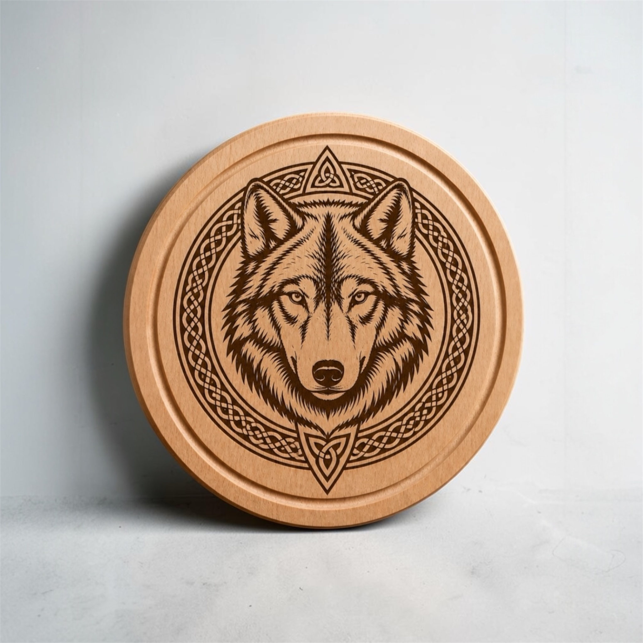 Schneidebrett aus Holz mit Gravur – Wikinger Design Thors Hammer & Wolf