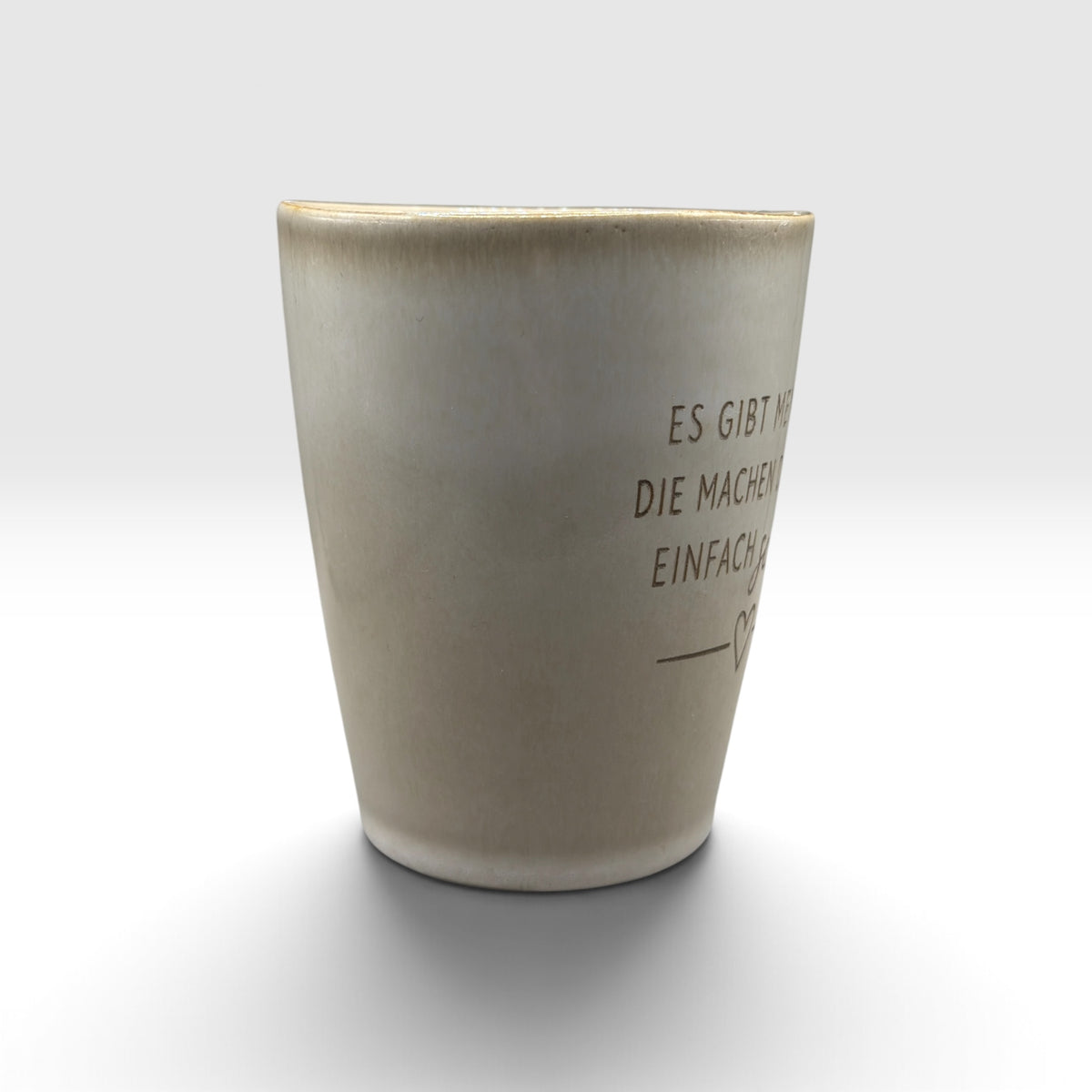 Gravierte Keramiktasse „Es gibt Menschen, die machen das Leben einfach schöner“ – 220 ml