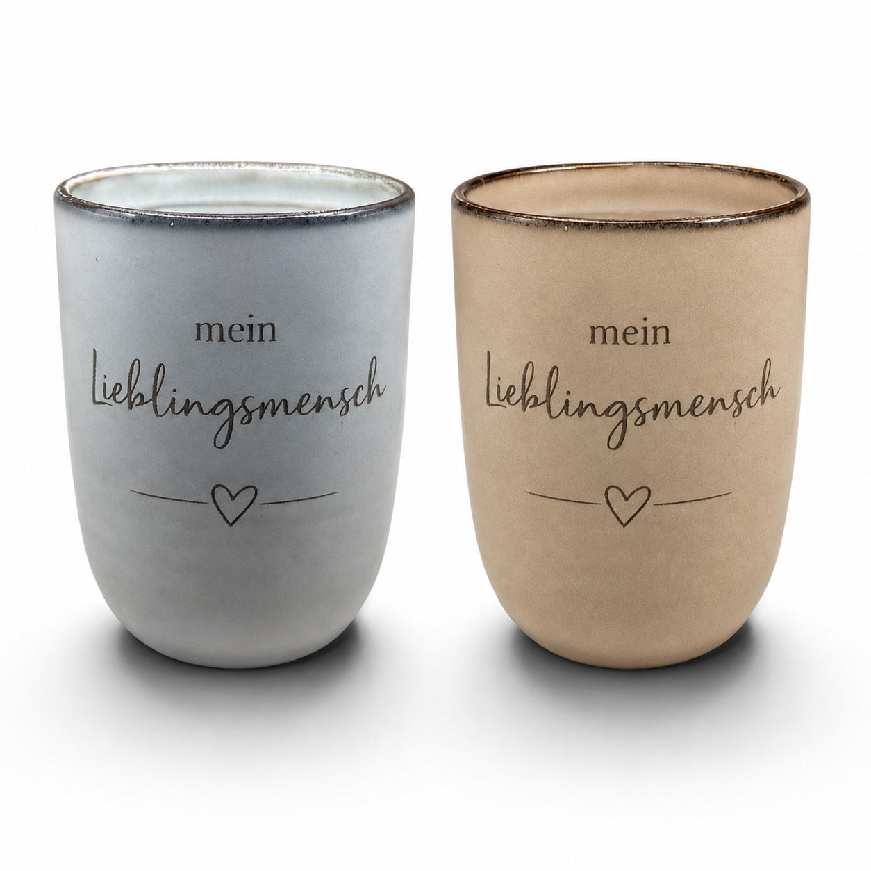 Graue und beige Keramiktasse mit Gravur „Mein Lieblingsmensch“ und Herzmotiv