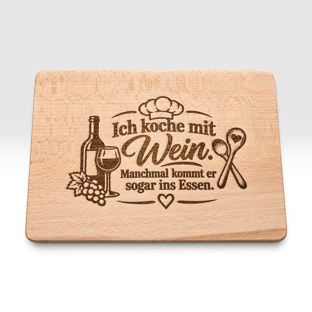Schneidebrett aus Buche mit humorvollem Weinspruch als Lasergravur, Frontalansicht