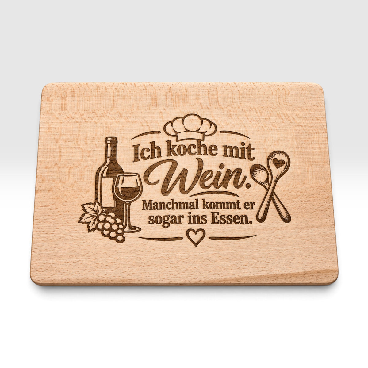 Schneidebrett aus Buche mit humorvollem Weinspruch als Lasergravur, Frontalansicht