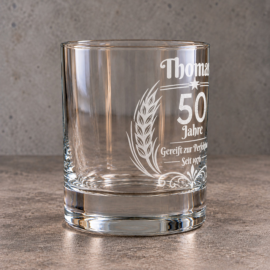 Whiskyglas mit Namensgravur und Geburtsjahr – zweite Seitenansicht